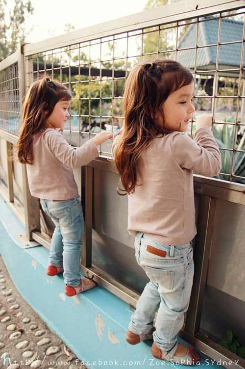 Cặp song sinh 3 tuổi chân dài như mẫu - 2