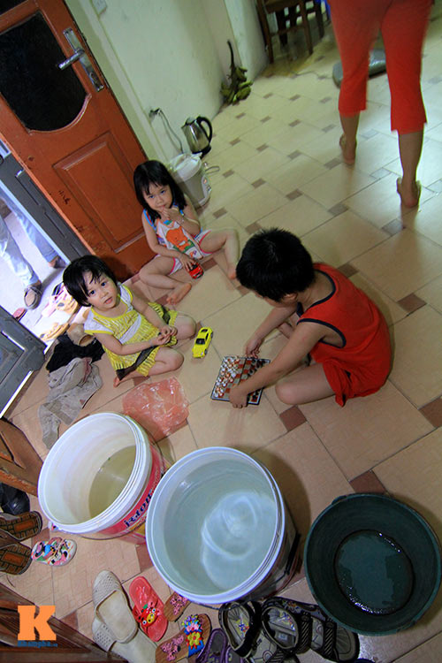Hà Nội: Hàng ngàn hộ dân khốn đốn vì mất nước - 14