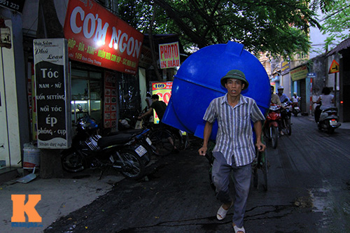 Hà Nội: Hàng ngàn hộ dân khốn đốn vì mất nước - 1