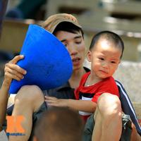 Chật vật khám bệnh, ăn, ngủ ngày nắng nóng