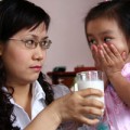 Làm mẹ - 6 KHÔNG khi cho con uống sữa