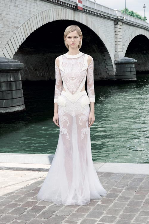 Kim #039;siêu vòng 3#039; diện váy cưới Givenchy lộng lẫy - 5