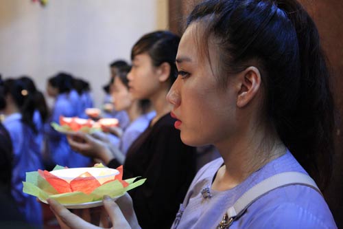Xúc động lễ cầu siêu cho trẻ tử vong vì dịch sởi - 9