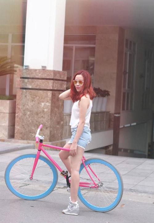 Sao Việt chống nóng bằng áo 2 dây sexy - 12