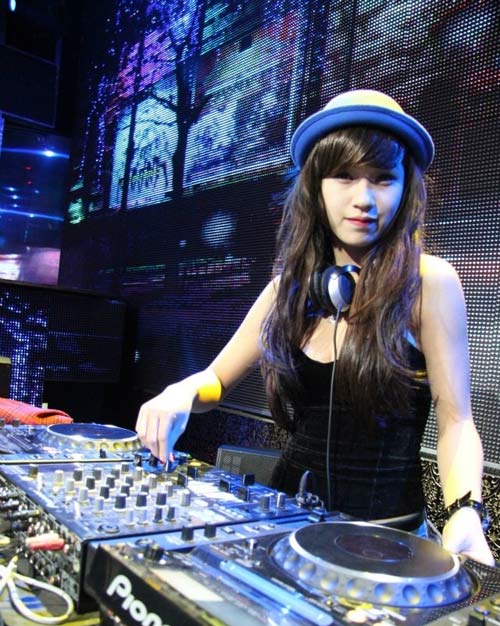 5 nữ DJ nóng bỏng nhất Việt Nam - 16