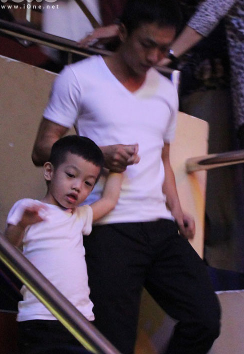 BST áo thun trắng quot;chất lừquot; của Subeo - 9