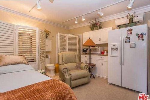 Thứ “đặc biệt” trong phòng ngủ nhà Dolly Parton - 1