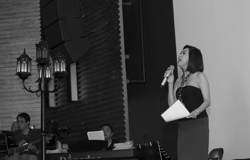 Vẻ đẹp Ý Lan tuổi 60 khiến quot;hoa ghen thua thắmquot; - 11