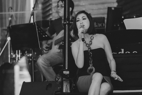 Vẻ đẹp Ý Lan tuổi 60 khiến quot;hoa ghen thua thắmquot; - 10