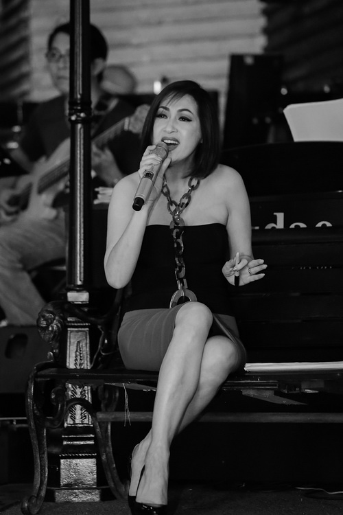 Vẻ đẹp Ý Lan tuổi 60 khiến quot;hoa ghen thua thắmquot; - 8