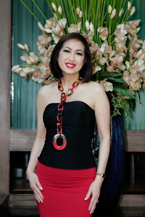 Vẻ đẹp Ý Lan tuổi 60 khiến quot;hoa ghen thua thắmquot; - 7