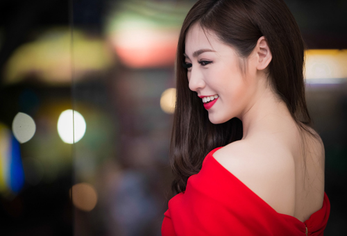 Á hậu Tú Anh rực rỡ như đoá hồng - 11