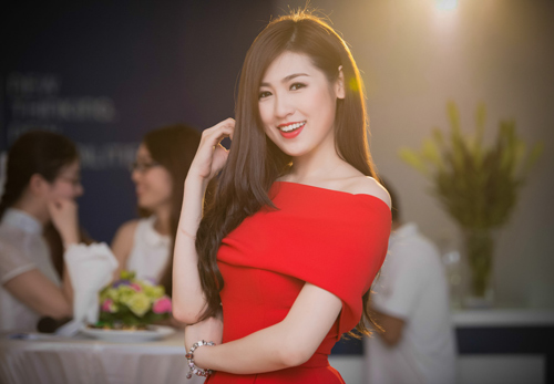 Á hậu Tú Anh rực rỡ như đoá hồng - 12