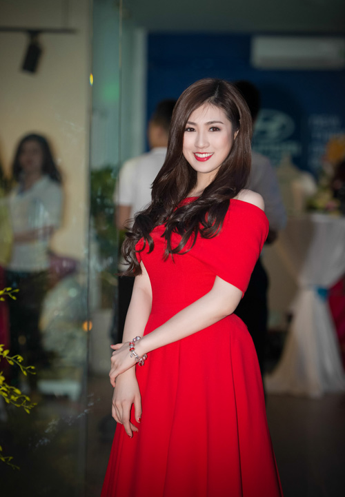 Á hậu Tú Anh rực rỡ như đoá hồng - 2