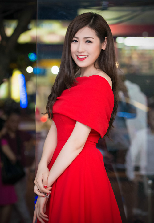 Á hậu Tú Anh rực rỡ như đoá hồng - 6