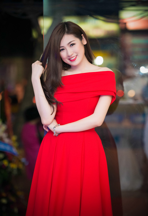 Á hậu Tú Anh rực rỡ như đoá hồng - 7