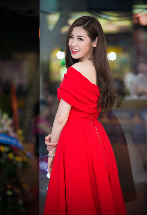 Á hậu Tú Anh rực rỡ như đoá hồng - 8
