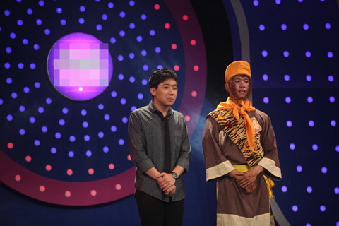 Vợ chồng Hoài Linh bối rối khi gặp fan cuồng - 7