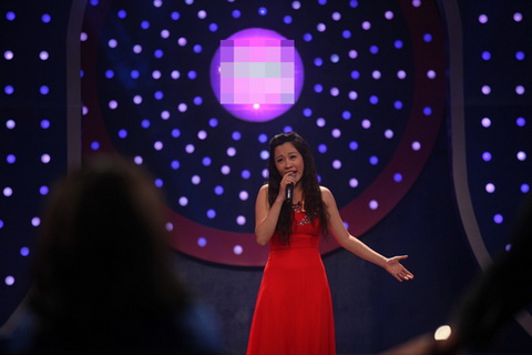 Vợ chồng Hoài Linh bối rối khi gặp fan cuồng - 9