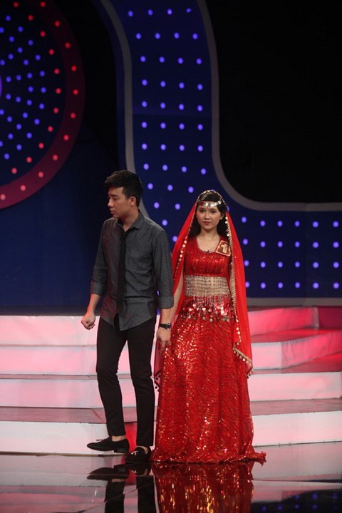 Vợ chồng Hoài Linh bối rối khi gặp fan cuồng - 3