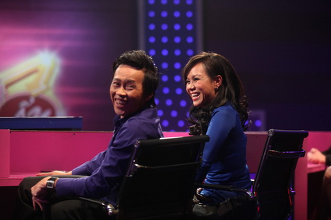 Vợ chồng Hoài Linh bối rối khi gặp fan cuồng - 10