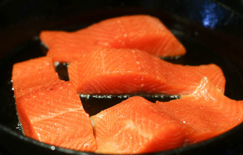 Cá hồi sốt cà chua ăn cùng cơm trắng - 1