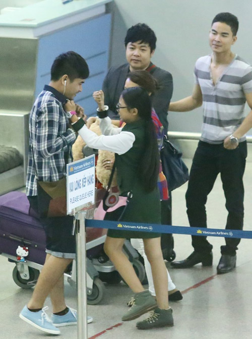 Phương Mỹ Chi ôm gấu bông đi Úc lưu diễn - 6