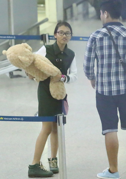 Phương Mỹ Chi ôm gấu bông đi Úc lưu diễn - 7