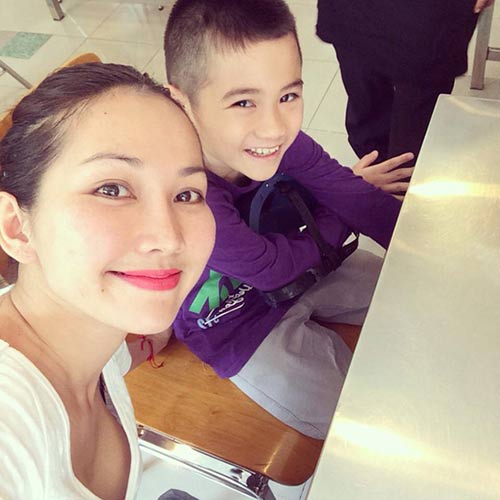 Kim Hiền nhí nhảnh đi xe máy cùng Sonic - 4