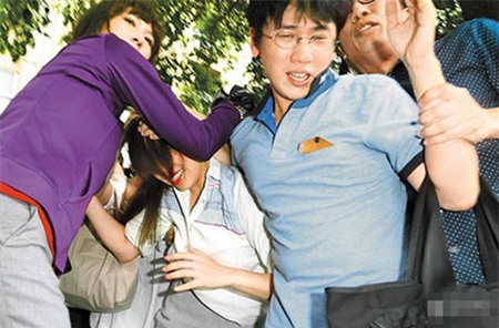 Sao ngoại tình sau 10 ngày cưới bị đánh túi bụi - 2