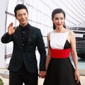 Làng sao - Huỳnh Hiểu Minh "bỏ rơi" Angela Baby trên thảm đỏ