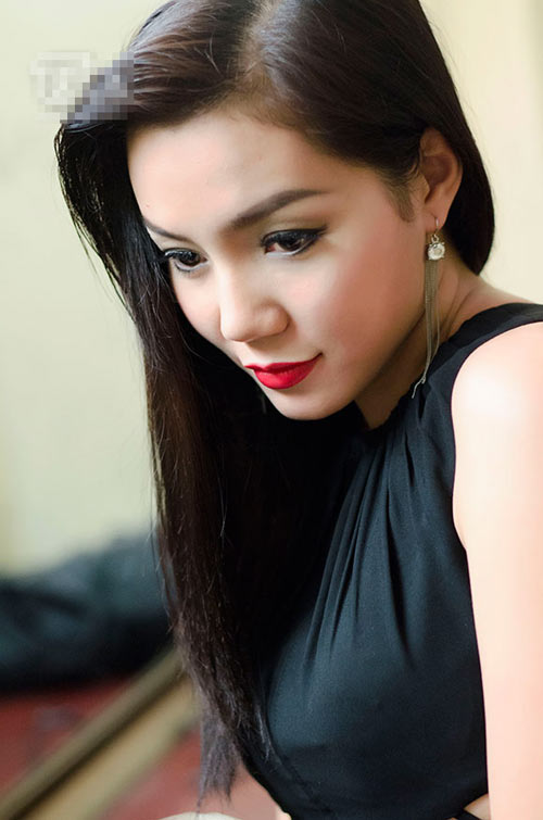 Ca sĩ Ngọc Anh sau khi bơm cằm... - 5