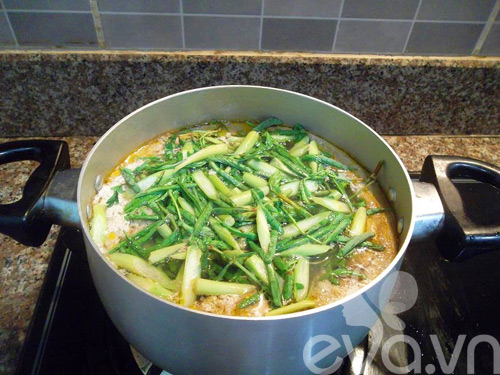 Canh cua khoai sọ rau rút cuối tuần - 7