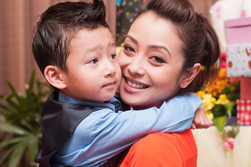 quot;Gái hai conquot; trông mòn con mắt của Vbiz - 2
