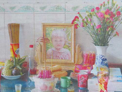 Hờn ghen, mẹ đổ xăng tự thiêu cùng con - 1