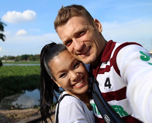Phương Vy bất ngờ khoe ảnh hôn bạn trai Tây - 5