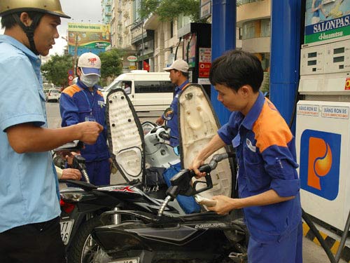 Doanh nghiệp quot;tốquot; cách điều hành giá xăng - 1