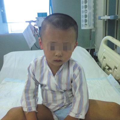 Tưởng kẹo, cháu ăn 78 viên thuốc của bà - 1
