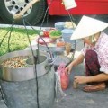 Tin tức - Thức ăn đường phố, bẩn vẫn đắt hàng