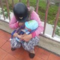 Tin tức - Mẹ ôm con khoảng 4 tháng tuổi định nhảy cầu tự tử