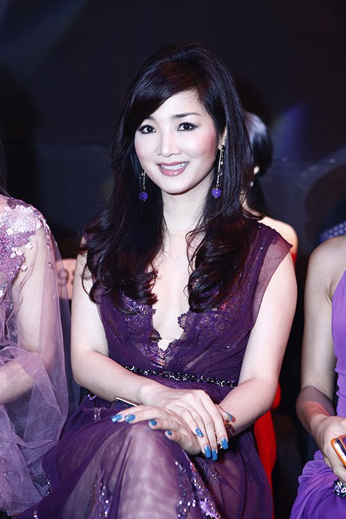Lý Nhã Kỳ đẹp như quot;nữ thầnquot; tái xuất showbiz - 7