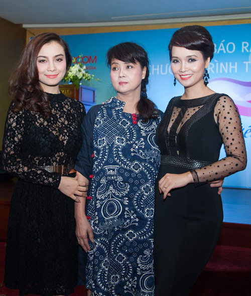 Top 5 bà mẹ ăn mặc sang trọng của sao Việt - 12