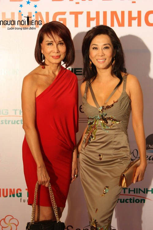 Top 5 bà mẹ ăn mặc sang trọng của sao Việt - 17