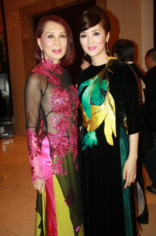 Top 5 bà mẹ ăn mặc sang trọng của sao Việt - 19