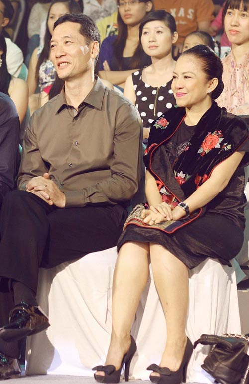 Top 5 bà mẹ ăn mặc sang trọng của sao Việt - 9