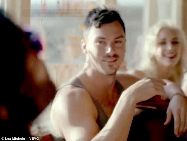 Eva quot;soiquot; 12/6: Adam xin lỗi tình cũ khi lấy vợ - 6