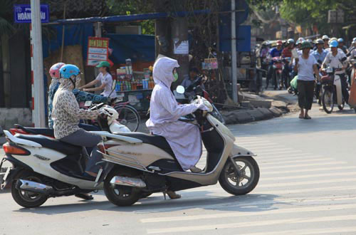 Soi thời trang chống nắng của phụ nữ Châu Á - 18