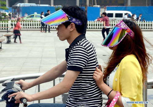 Soi thời trang chống nắng của phụ nữ Châu Á - 2