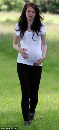 Mang bầu năm 15 tuổi, chồng qua đời - 2