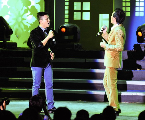 Cha con Hoài Linh tình cảm chọc ghẹo nhau - 11